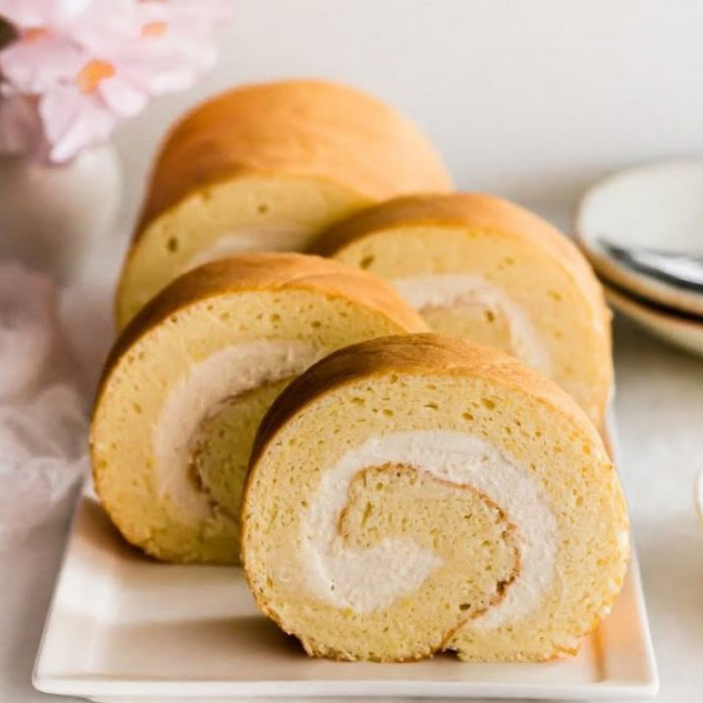 Bánh bông lan cuộn kem